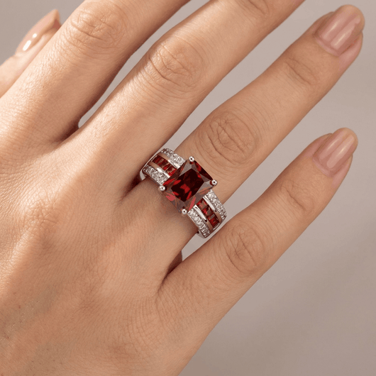GEMSTONE VINTAGE RING VIP