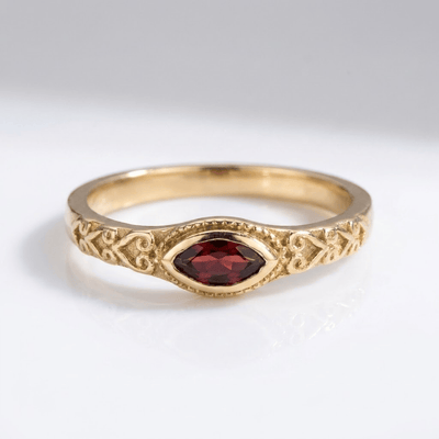 VINTAGE RED STONE RING