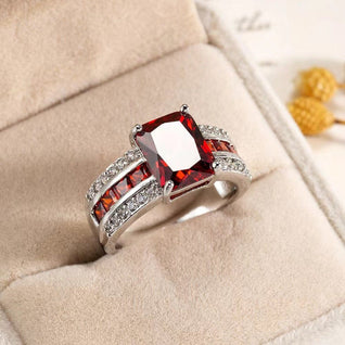 GEMSTONE VINTAGE RING VIP